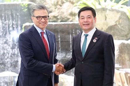 Vietnam seeks stronger economic, trade links with Canada